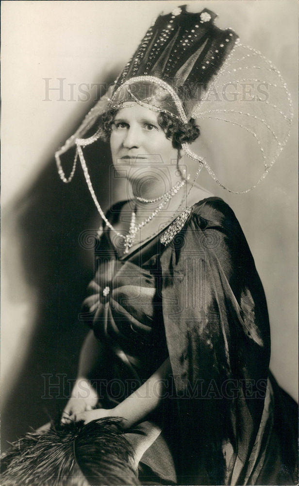 Press Photo Mrs. Stanley Lewis Grand march - Historic Images