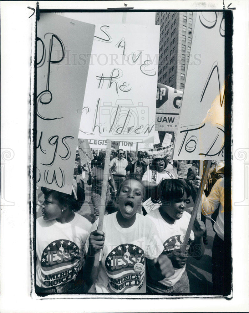 1988 Press Photo SONS DAUGHTERS SOSAD 250 MARCH - Historic Images