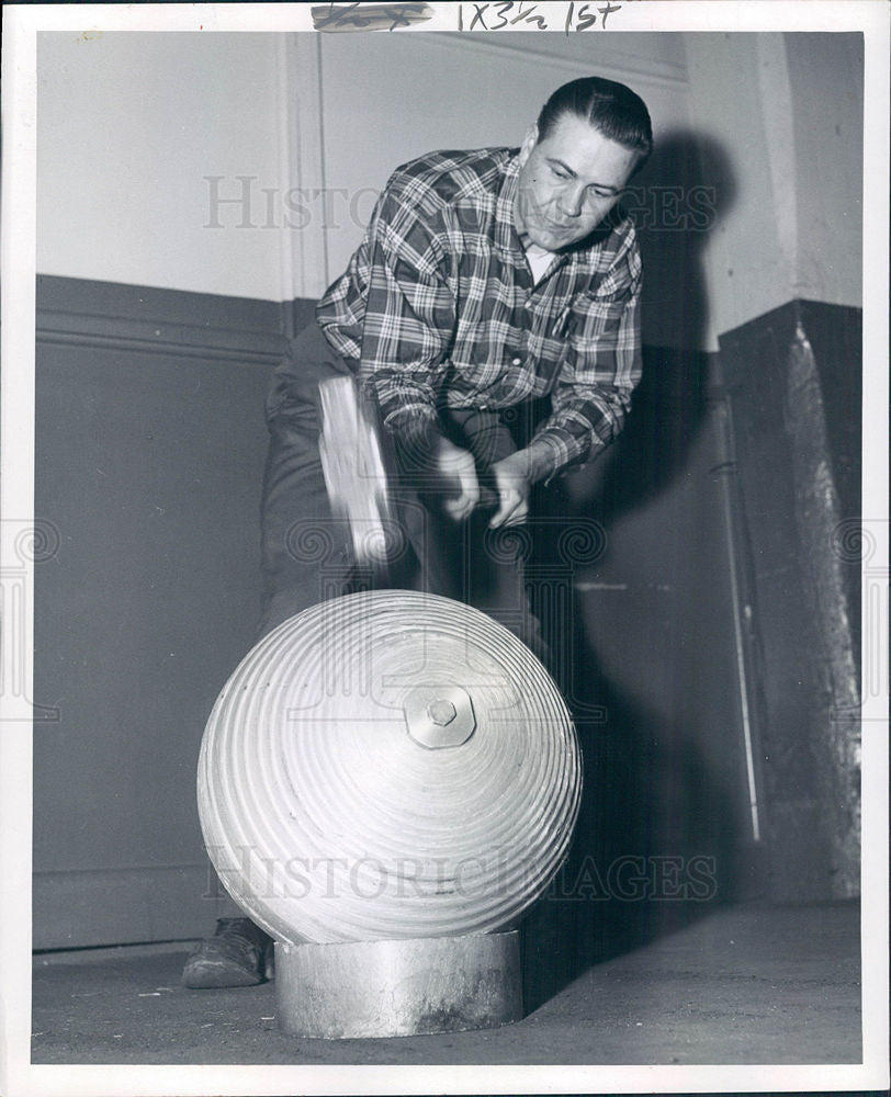 1958 Press Photo explorer satellite apex plastic ball - Historic Images