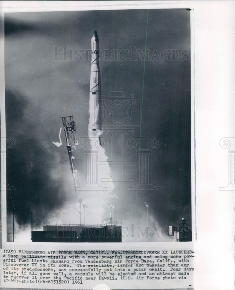 1961 Press Photo Vandenberg CA Launches Discoverer XX - Historic Images