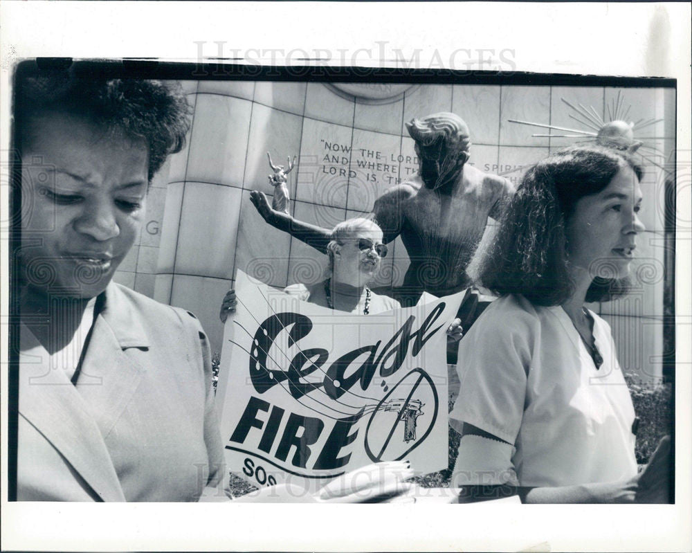 1991 Press Photo Vigil to Stop Violence - Historic Images