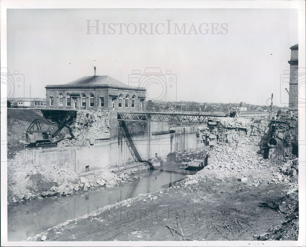 1962 Press Photo Lock Being Dug For River - Historic Images