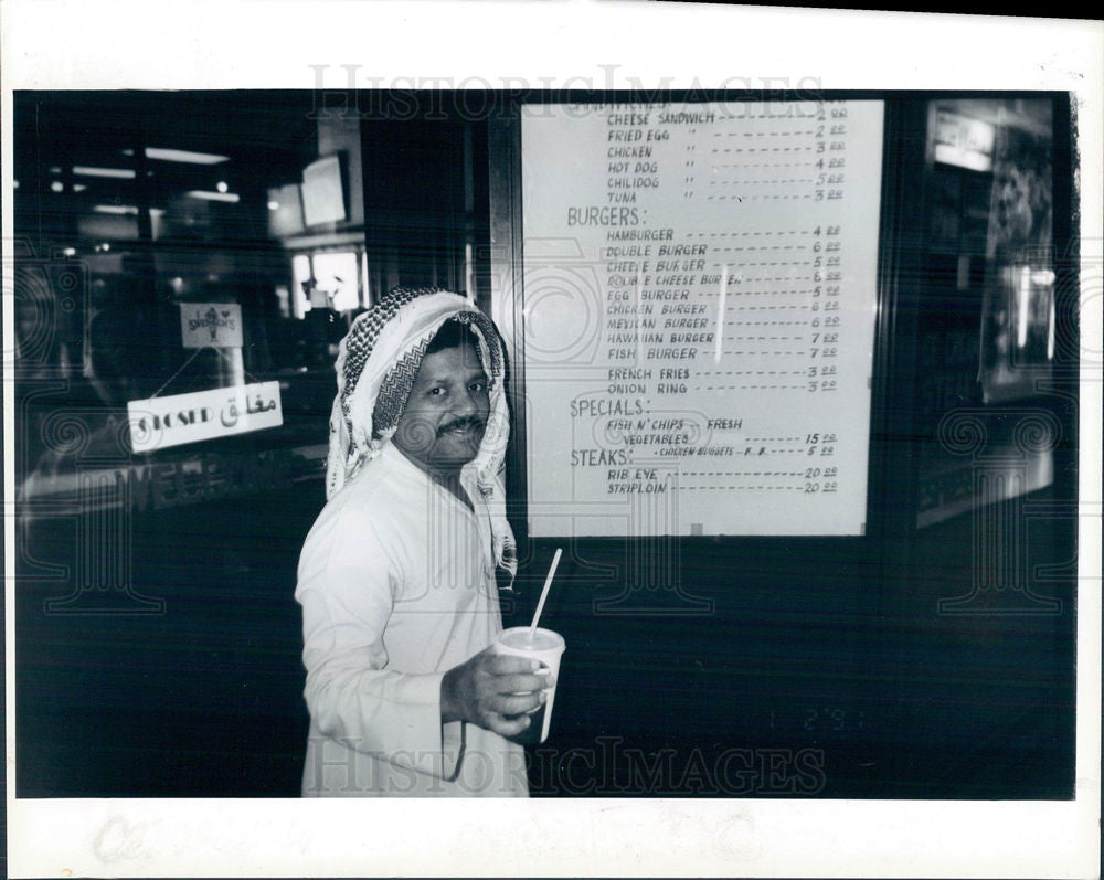 1991 Press Photo Restaurant Saudi Arabia - Historic Images