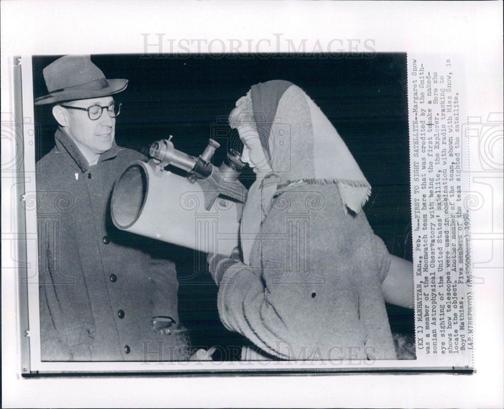 1958 Press Photo Margaret Snow Boyd Mathias Moonwatch - Historic Images