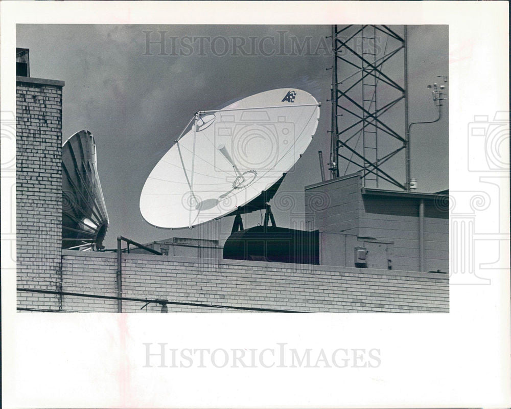 1985 Press Photo Satellite dish parabolic antenna - Historic Images