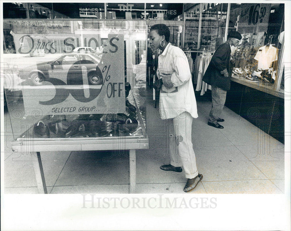 1980 Press Photo Shopping tour Ndlovu Dlamini - Historic Images