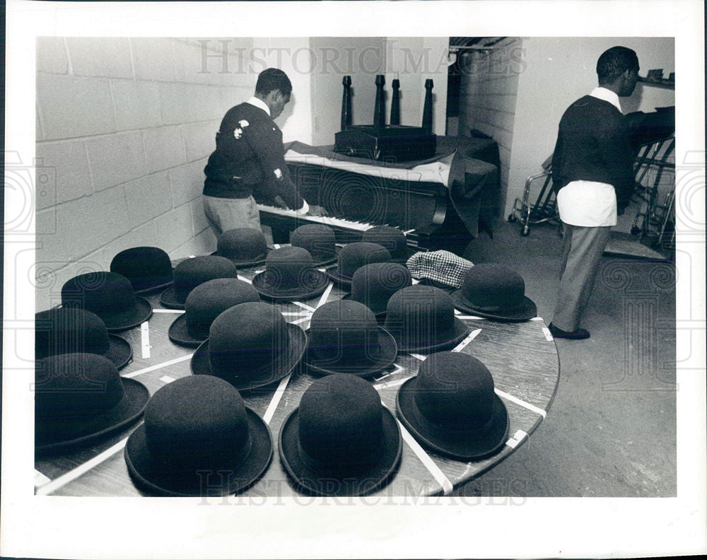 1990 Press Photo Sarafina musical bowler hats - Historic Images