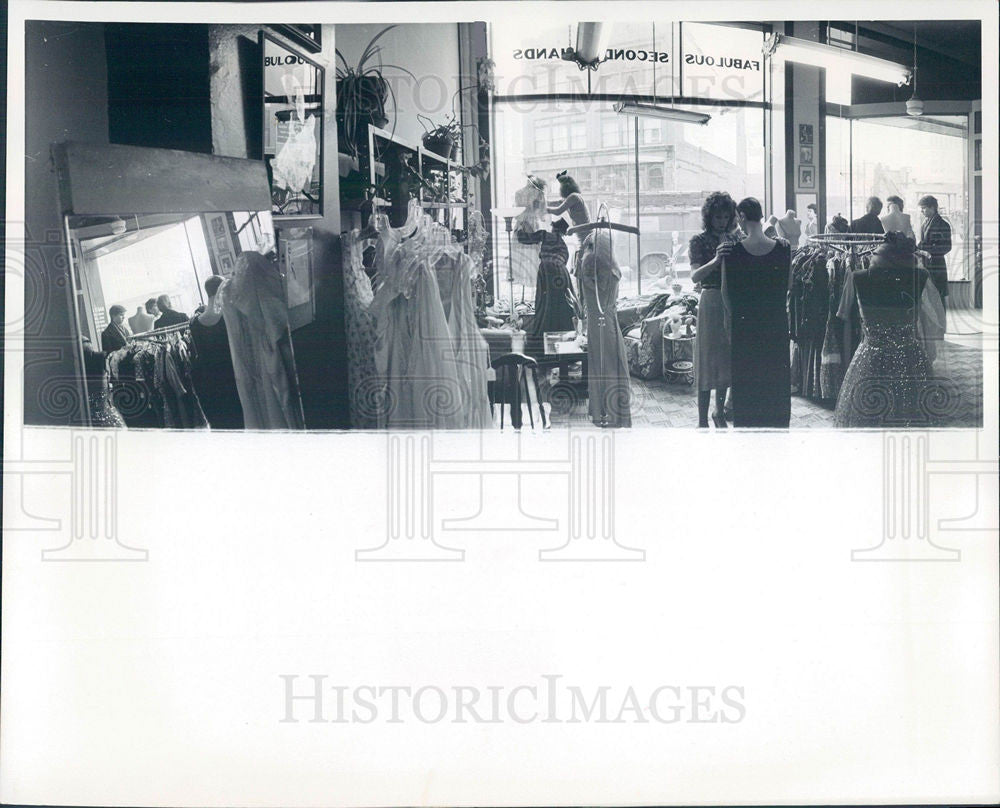 1975 Press Photo Second Hand Store Detroit Michigan - Historic Images