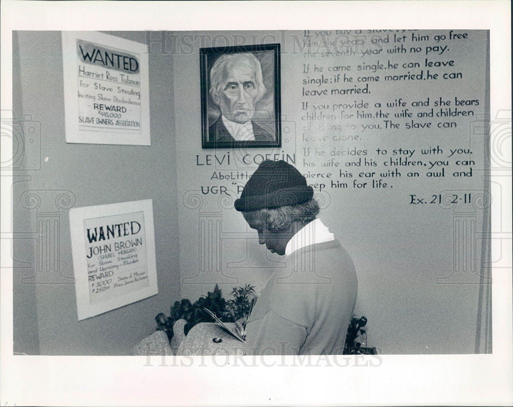 1989 Press Photo Cleaters Detroit Knowles lectures - Historic Images