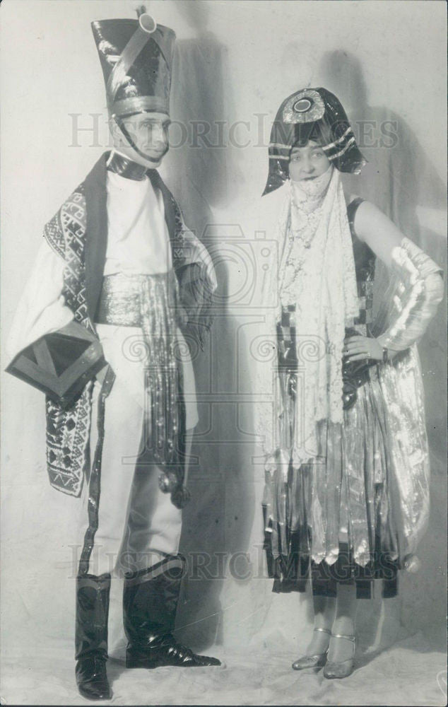 Press Photo Helen Cornelius Hugo Knapp - Historic Images