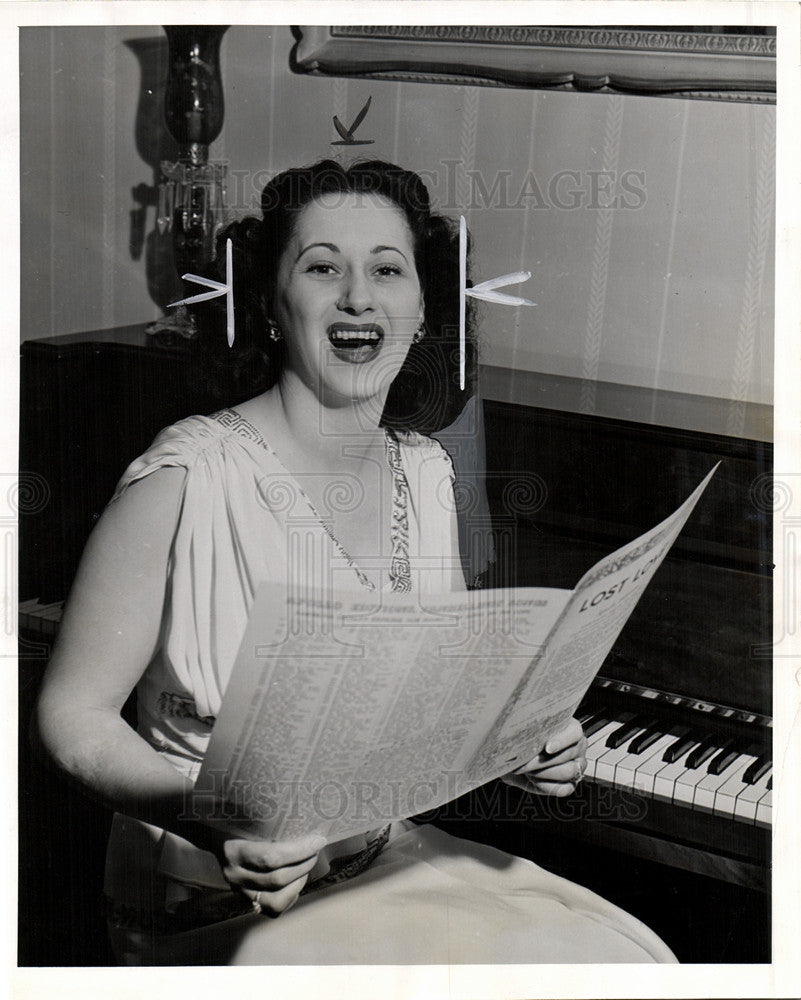 1946 Press Photo Maria Karela - Historic Images