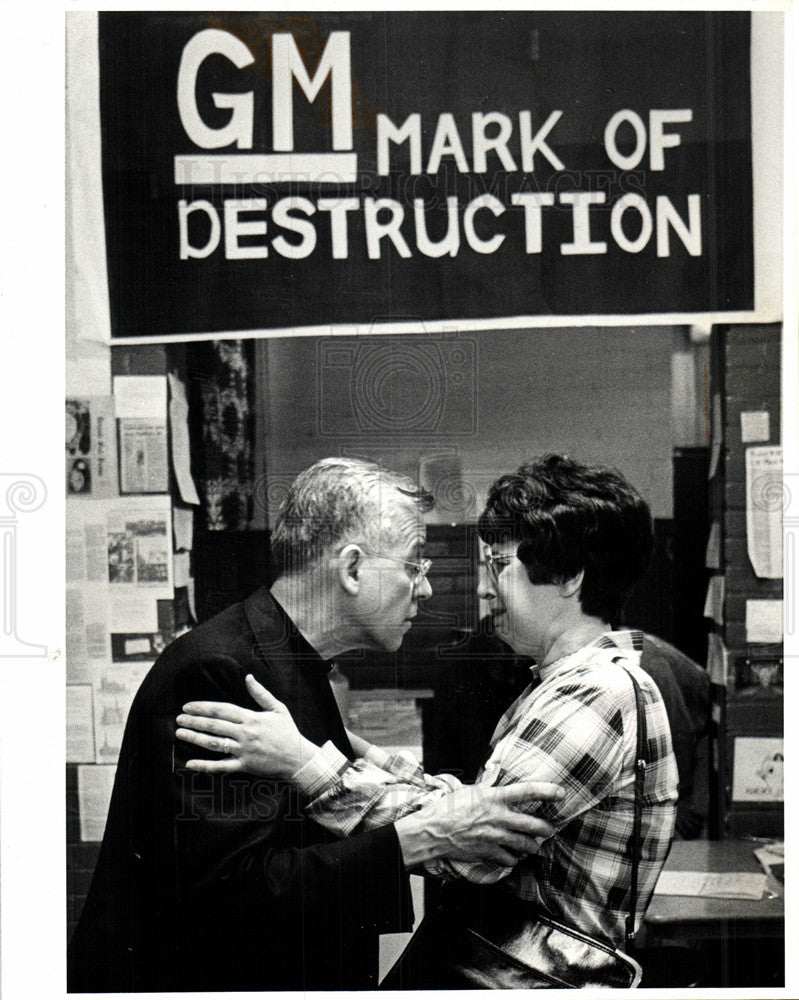 1981 Press Photo Rev. Joe Karasiewcisz church closes - Historic Images