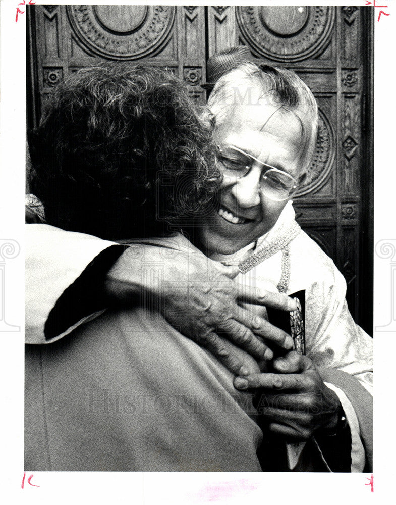 1981 Press Photo Father Joseph Karasiewicz Detroit - Historic Images