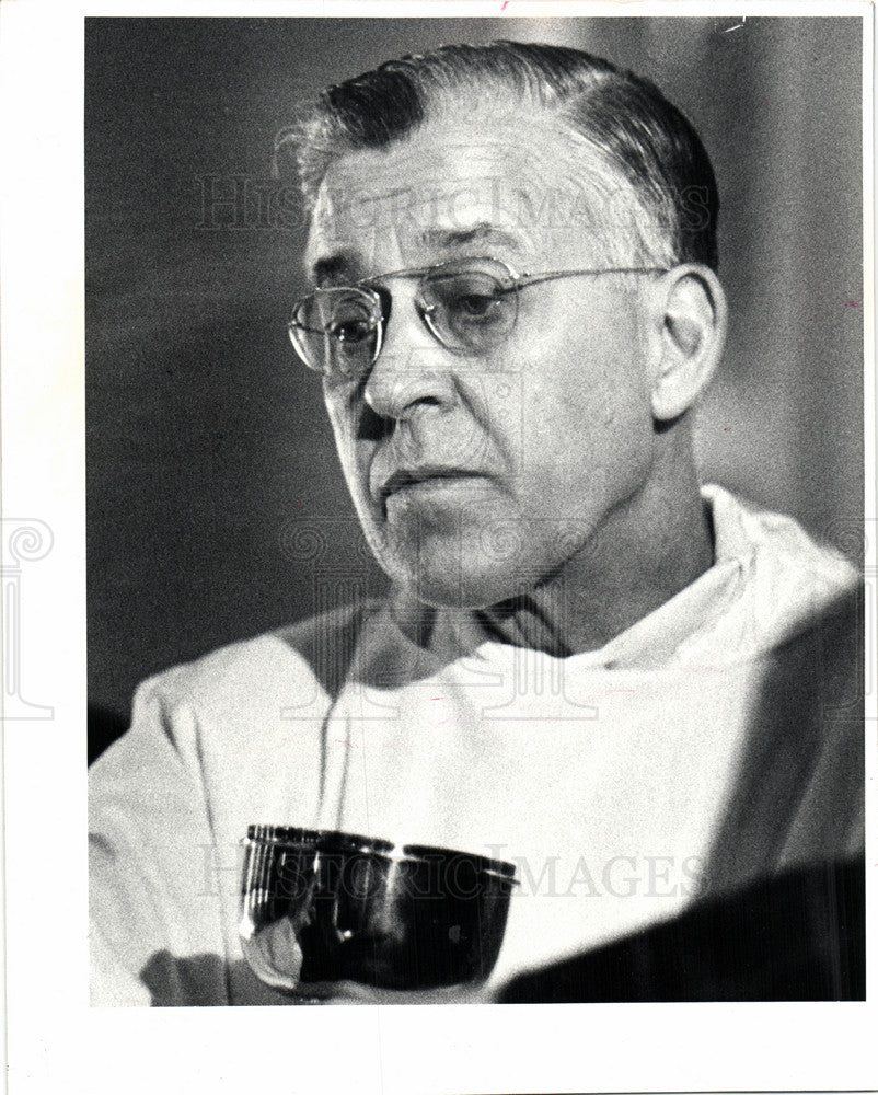 1981 Press Photo Father Karasiewicz - Historic Images