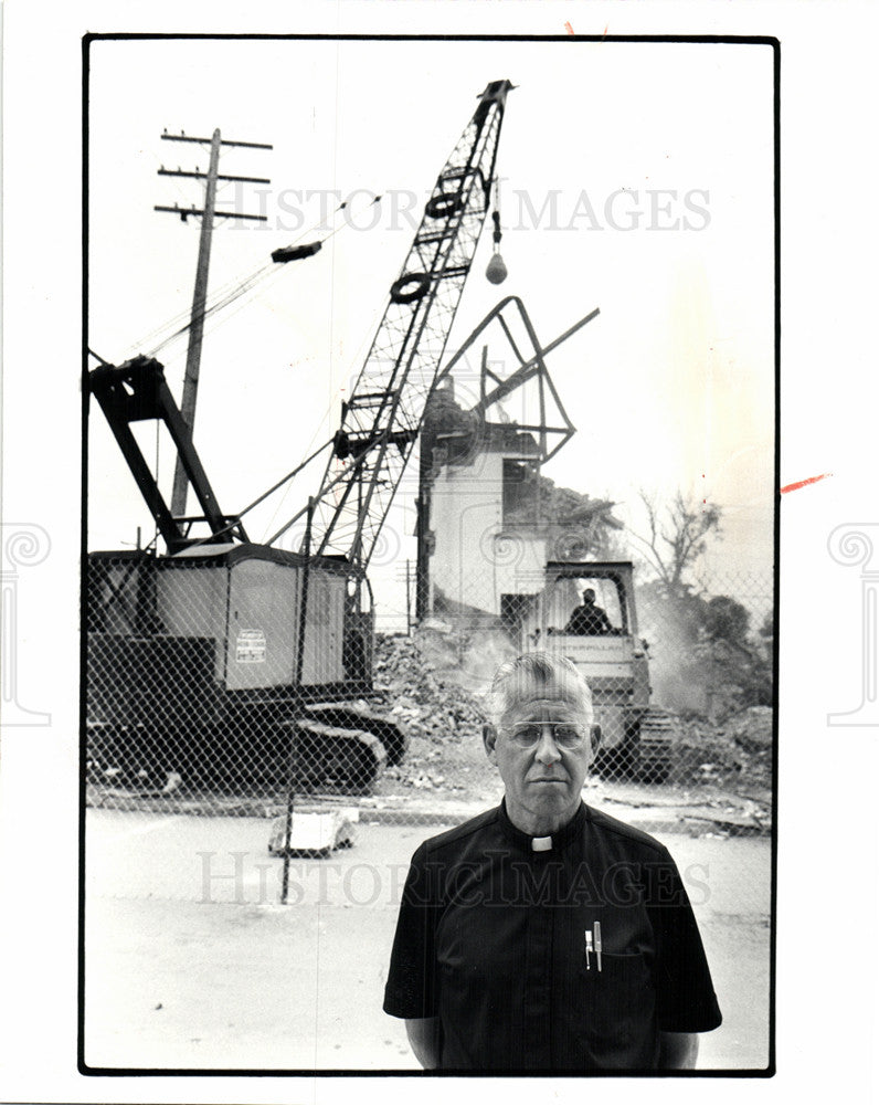 1981 Press Photo Father Karasiewicz - Historic Images