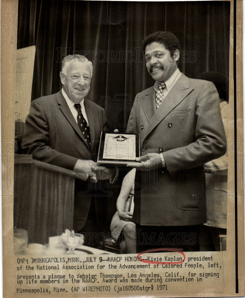 1971 Press Photo Kaplan NAACP Award Webster Thompson - Historic Images