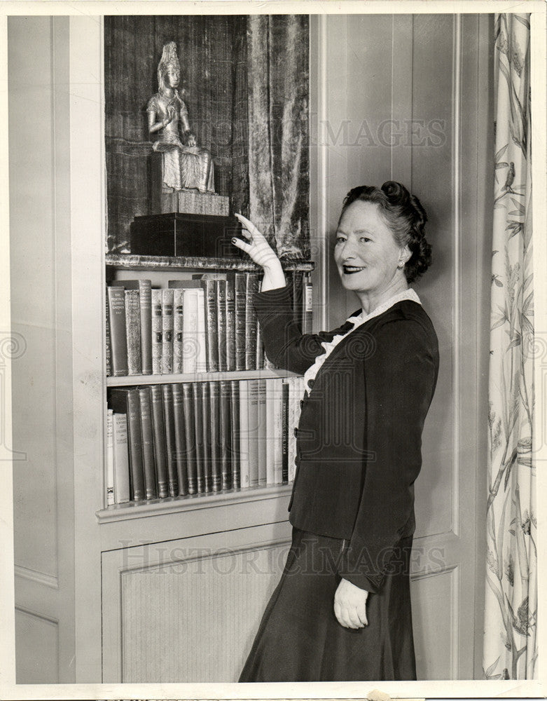 1942 Press Photo Kanzler, books, library, woman - Historic Images