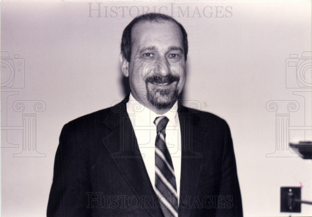 1990 Press Photo Neil Kalter center child family MI - Historic Images