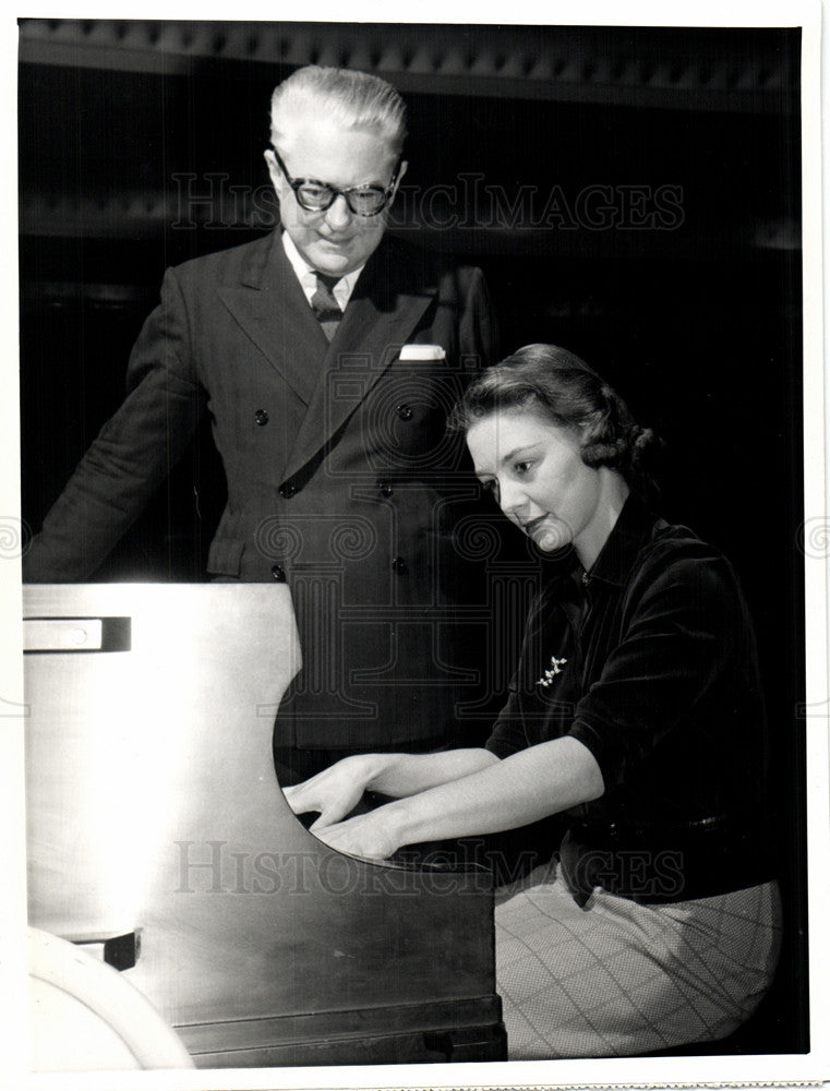 1958 Press Photo Lilian Kallir Pianist Teacher Pamela - Historic Images