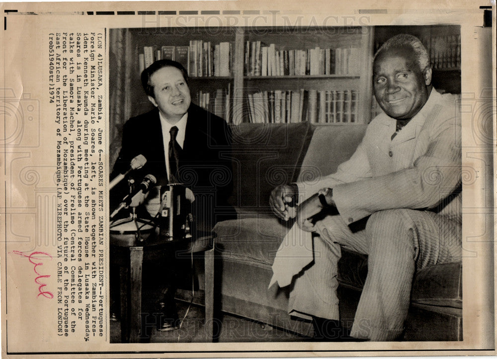 1974 Press Photo Soares Meets Zambian President - Historic Images