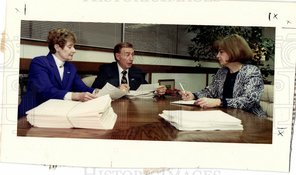 1990 Press Photo Herb Kaufman Owner Financial Group - Historic Images