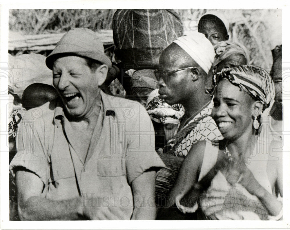 1956 Press Photo Danny Kaye On Safari - Historic Images