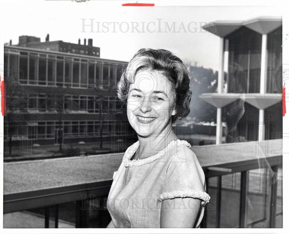 1965 Press Photo Mrs. Keast campus dining room - Historic Images