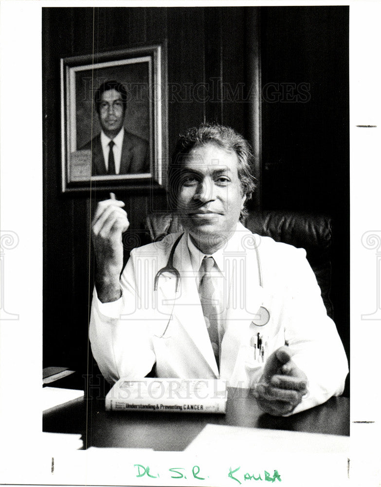 1991 Press Photo Dr. S.R. KAURA Cancer Book - Historic Images