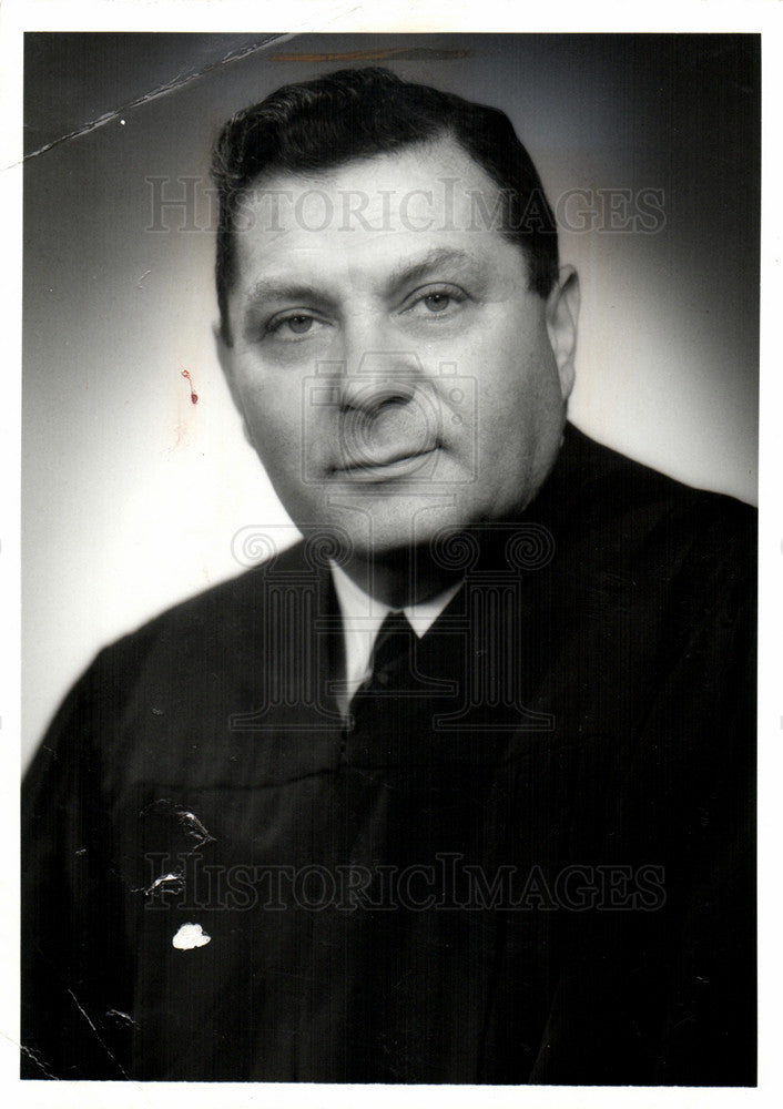 1979 Press Photo Judge Ira Kaufman Benson Ford Jr suit - Historic Images