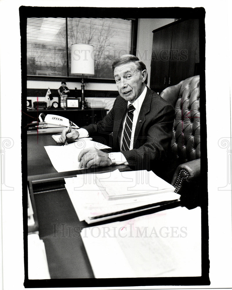 1990 Press Photo Hubert Kaufman Financial Southfield - Historic Images