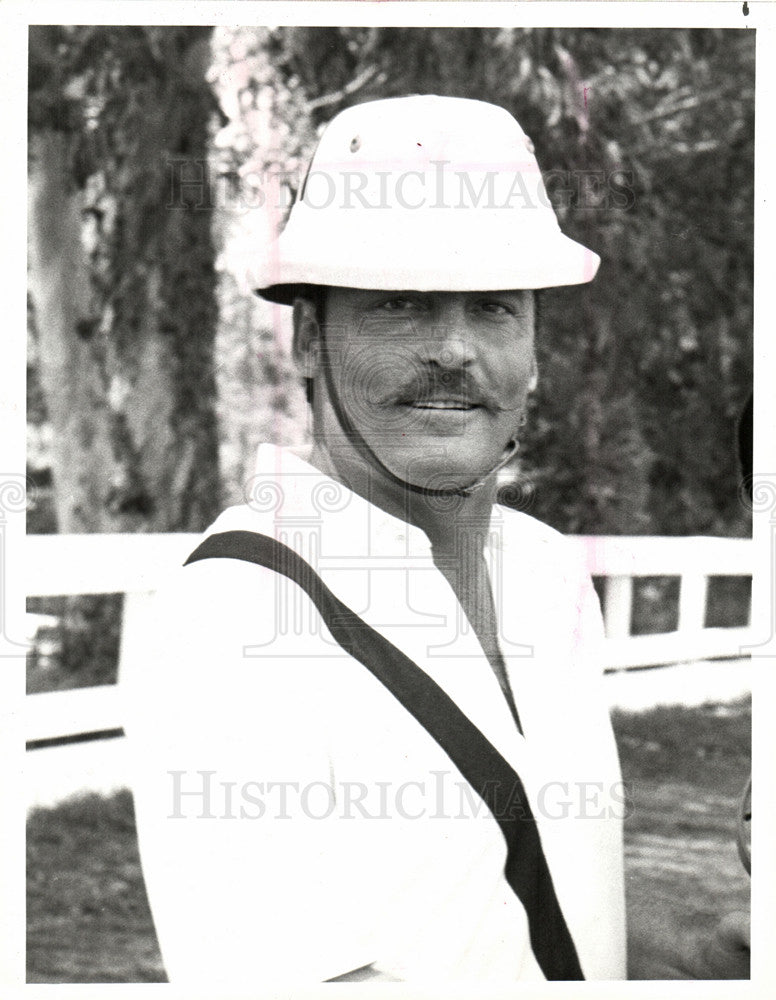 1983 Press Photo Stacy Keach American actor narrator - Historic Images