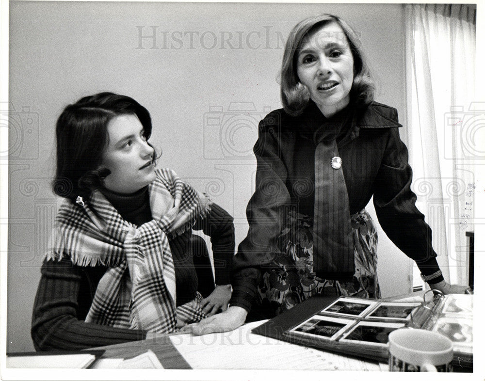1976 Press Photo Nancy Kelley Evelyn Orbach - Historic Images