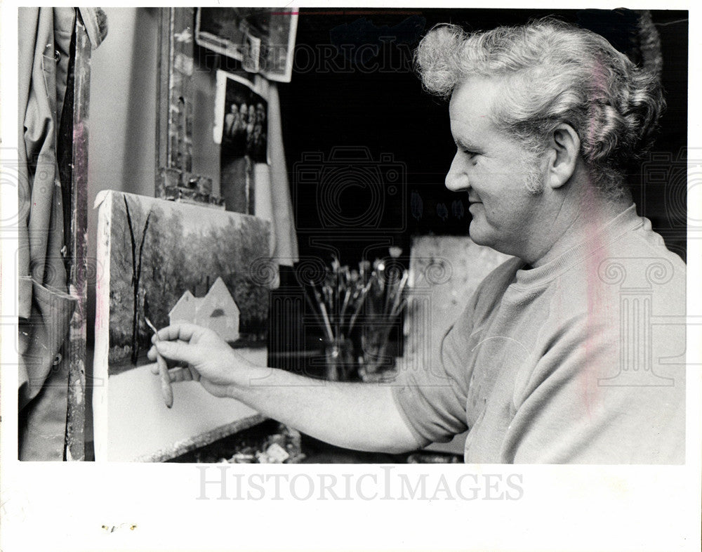 1975 Press Photo Detective Pete Keliher art painting - Historic Images