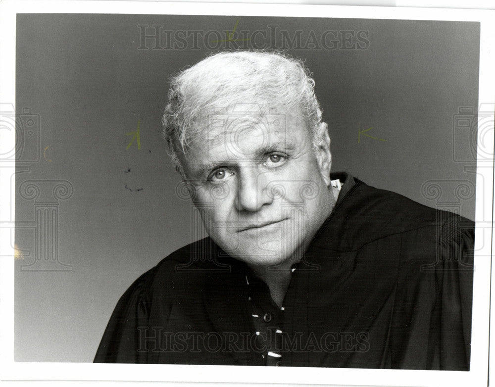 1986 Press Photo Brian Keith  retired Judge - Historic Images