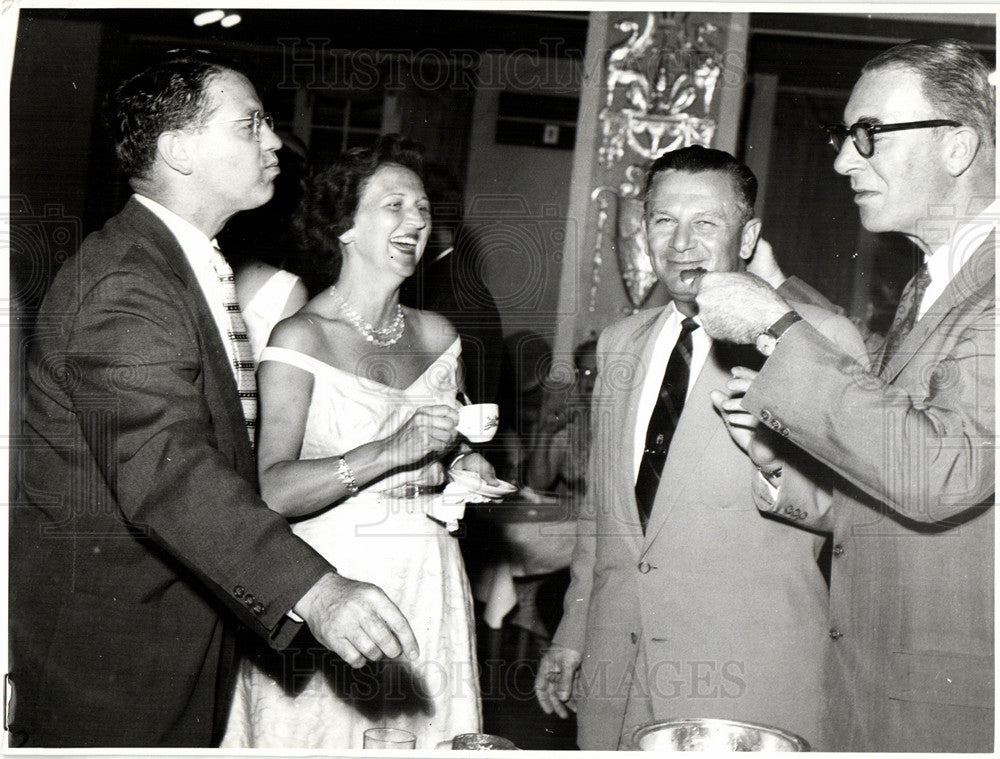 1959 Press Photo Democrats Dine out Hartke Kefauver - Historic Images