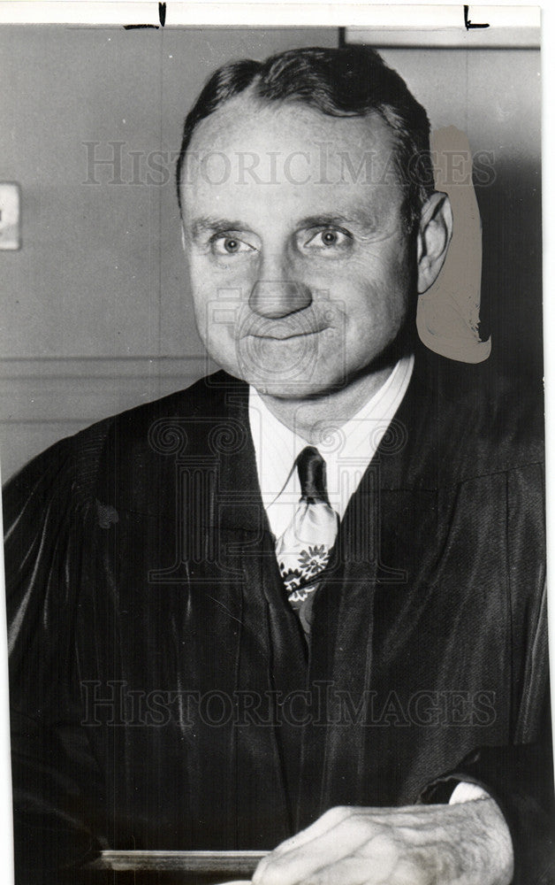 1950 Press Photo Richmond Bowling Keech Judge USA - Historic Images