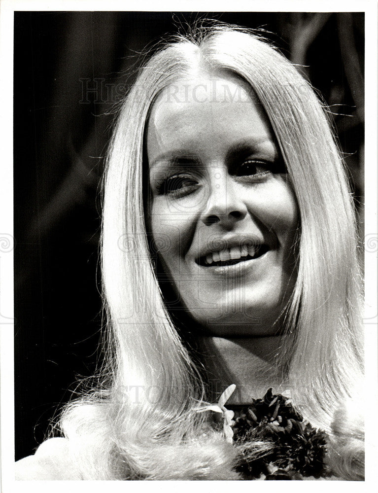 1969 Press Photo Lynn Kellogg Hair Glen Campbell Hour - Historic Images