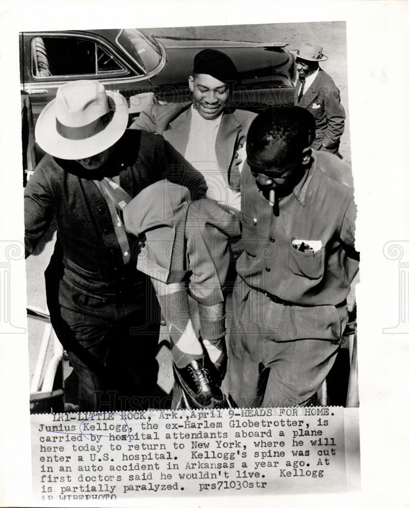 1955 Press Photo Junius Kellogg Arkansas Globetrotter - Historic Images