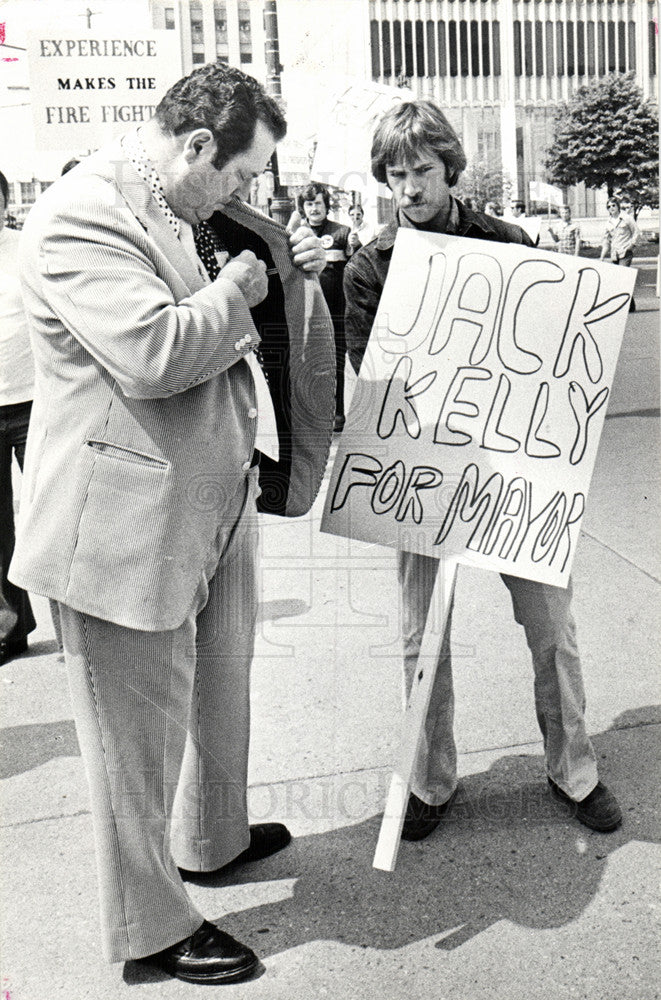 1975 Press Photo Jack Kelley  Reporter - Historic Images