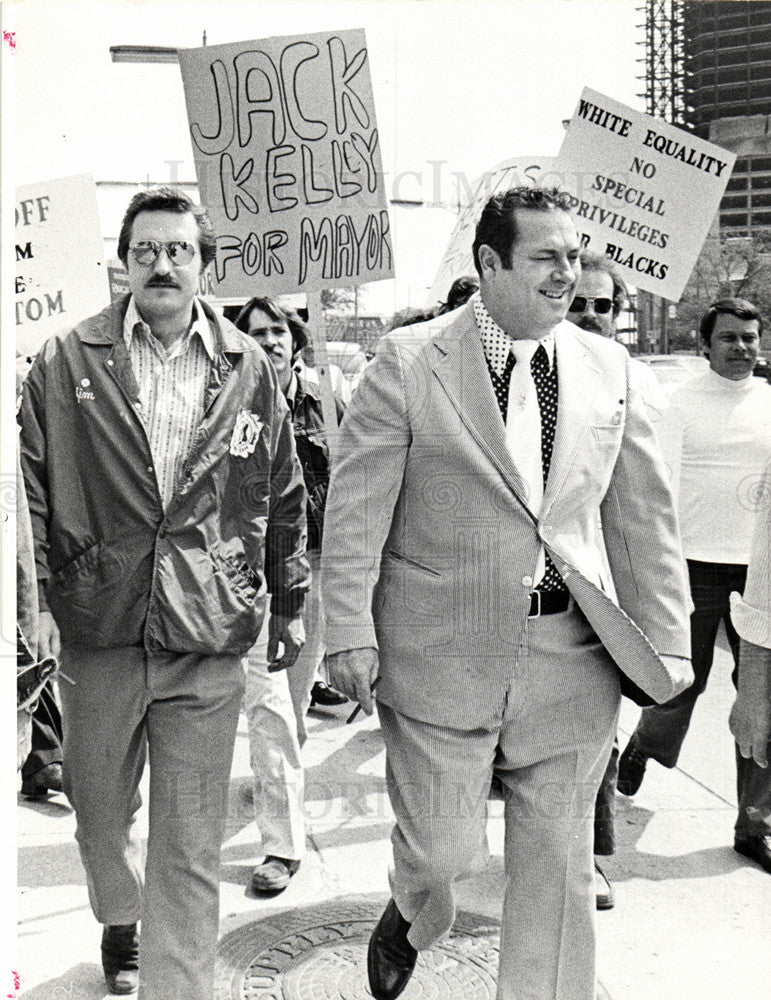 1975 Press Photo Jack Kelley Reporter - Historic Images