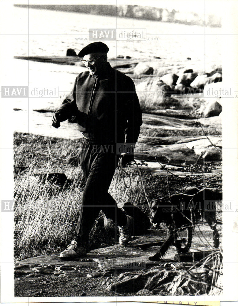 1970 Press Photo Urho Kekkonen Finland president stroll - Historic Images