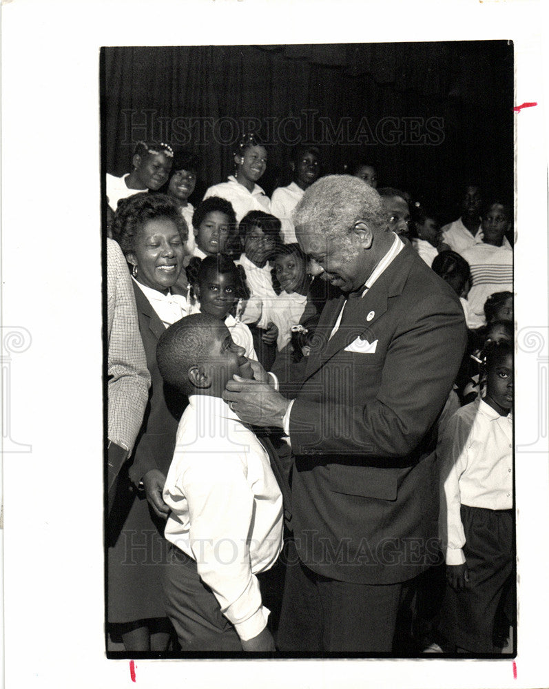 1987 Press Photo voluntary dress code Elementary School - Historic Images