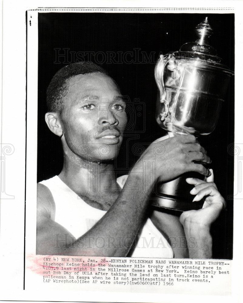 1966 Press Photo Kipchoge Keino Policeman Mile Trophy - Historic Images