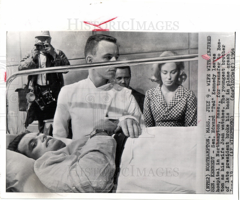 1964 Press Photo Edward Kennedy Hospital Transfer Joan - Historic Images