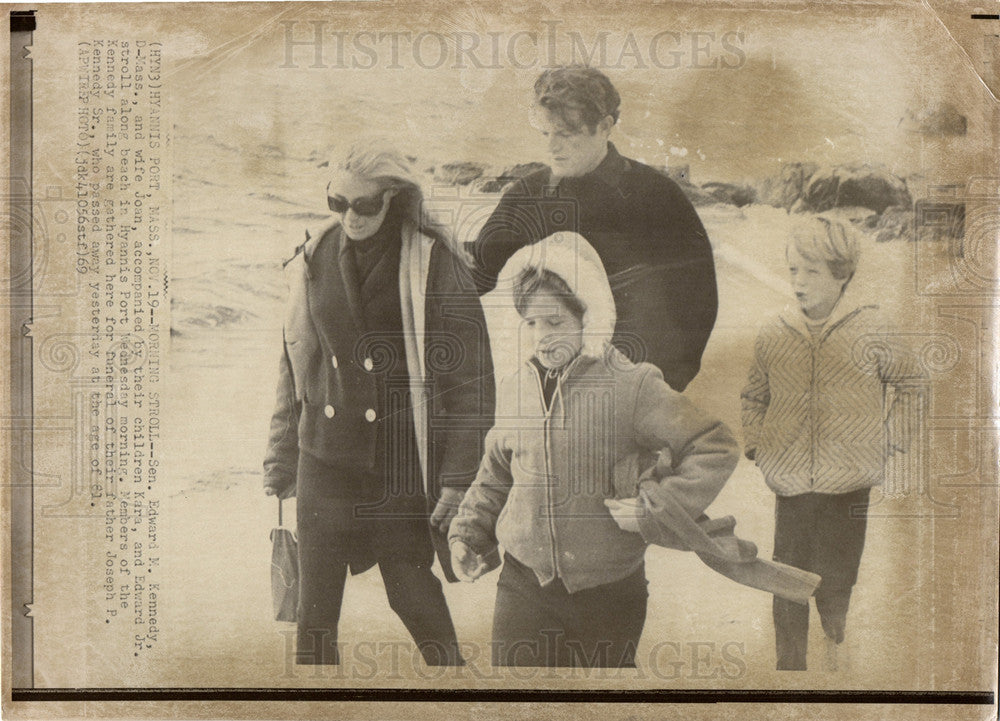 1969 Press Photo Edward Kennedy Family Hyannisport MA - Historic Images