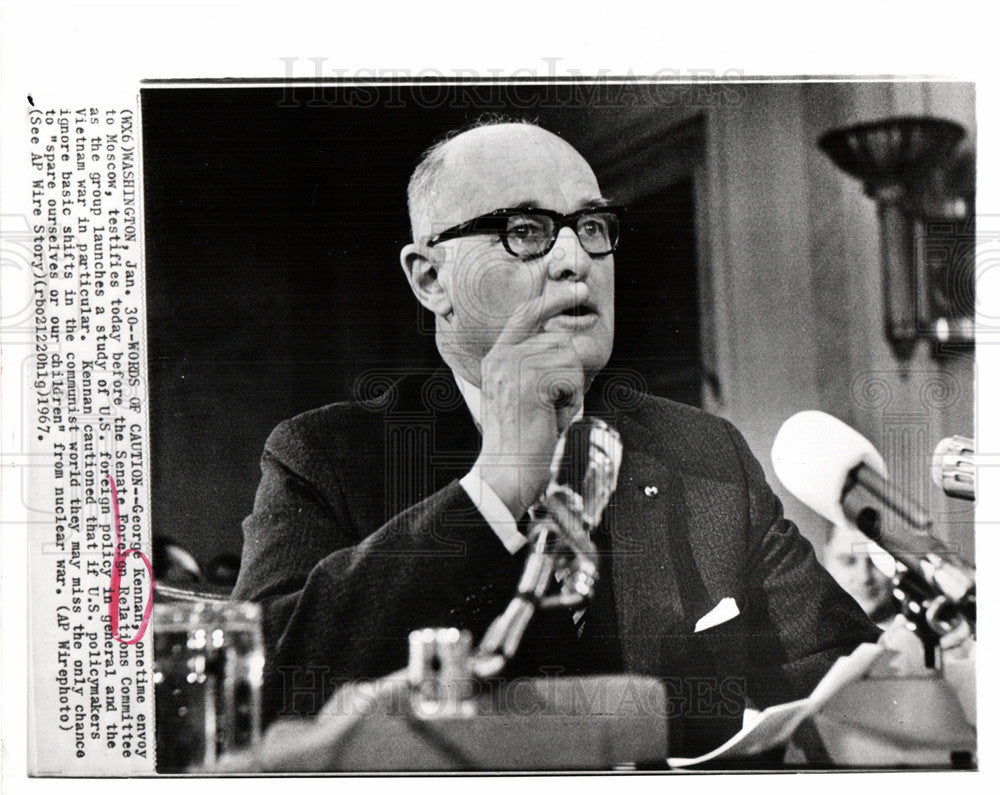 1967 Press Photo George Kennan testifying in Senate - Historic Images