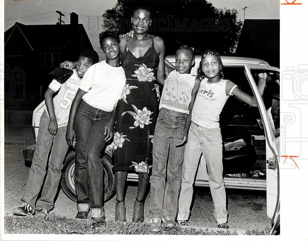 1980 Press Photo Photo Story 5 persons Detroit - Historic Images