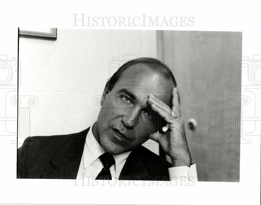 1988 Press Photo John Kelly, JOA, office - Historic Images