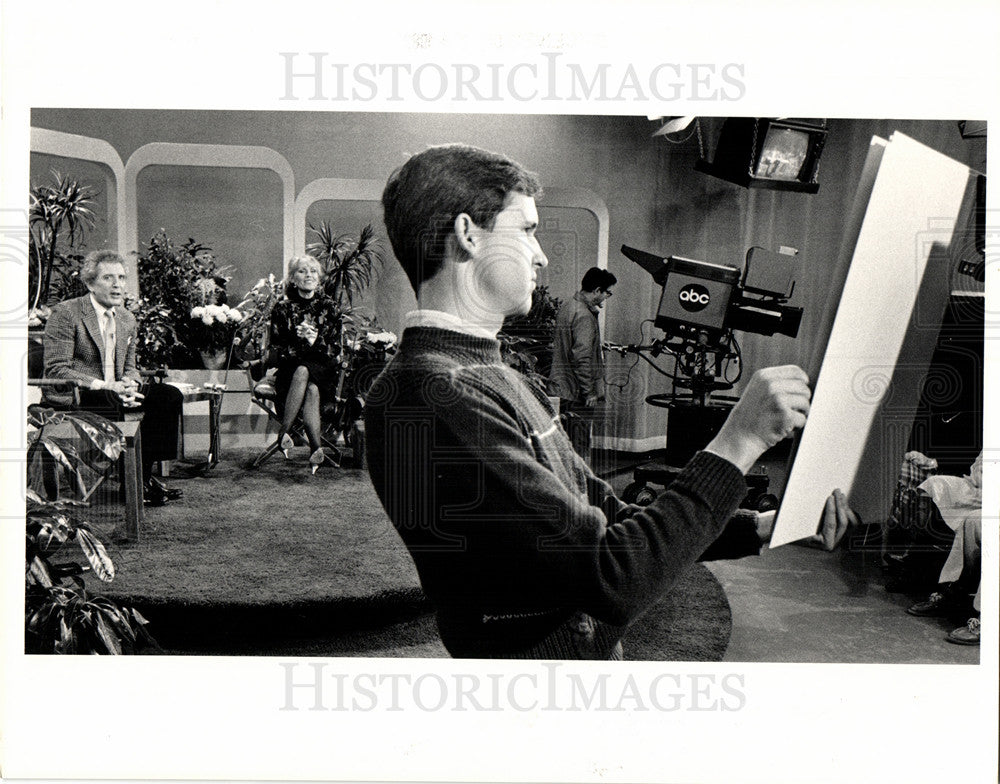 1983 Press Photo Kelly Company Show Brad Hurtado cue - Historic Images