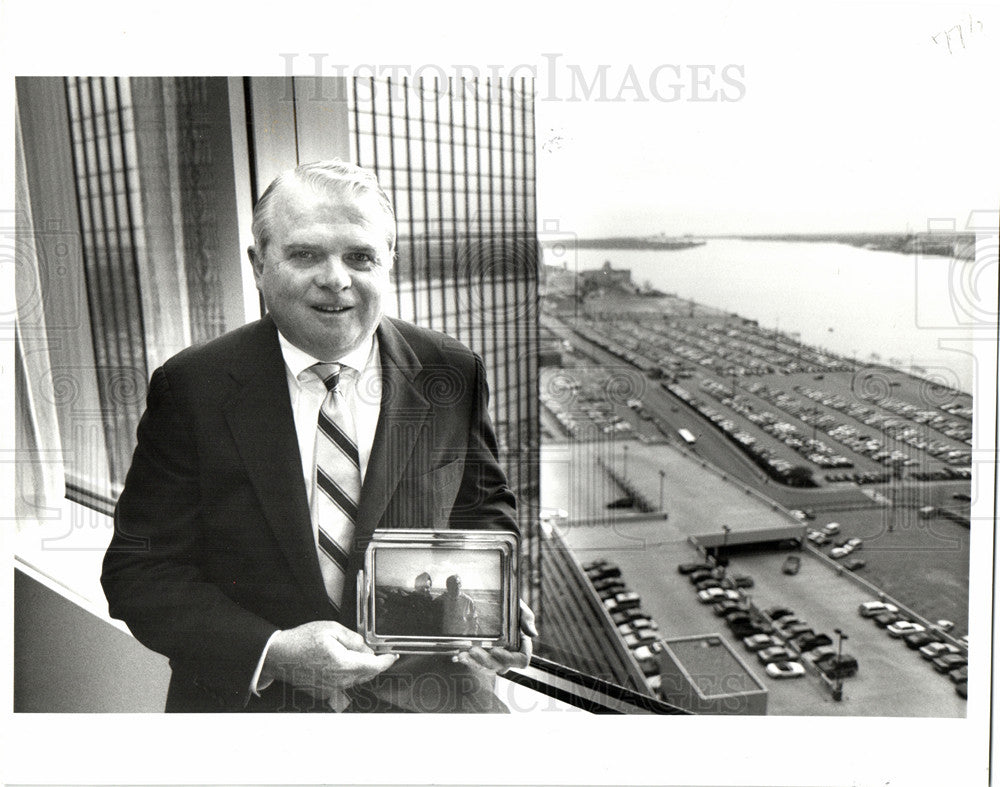 1992 Press Photo Dan Kelly Deloitte &Touche picture son - Historic Images